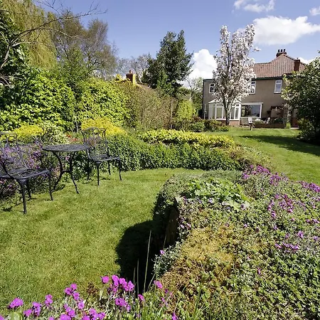 Meadowcroft Bed & Breakfast 4*